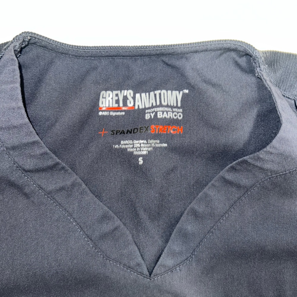 Grey's Anatomy Women's Gray Scrub Set Size XSP/S - Picture 4 of 9